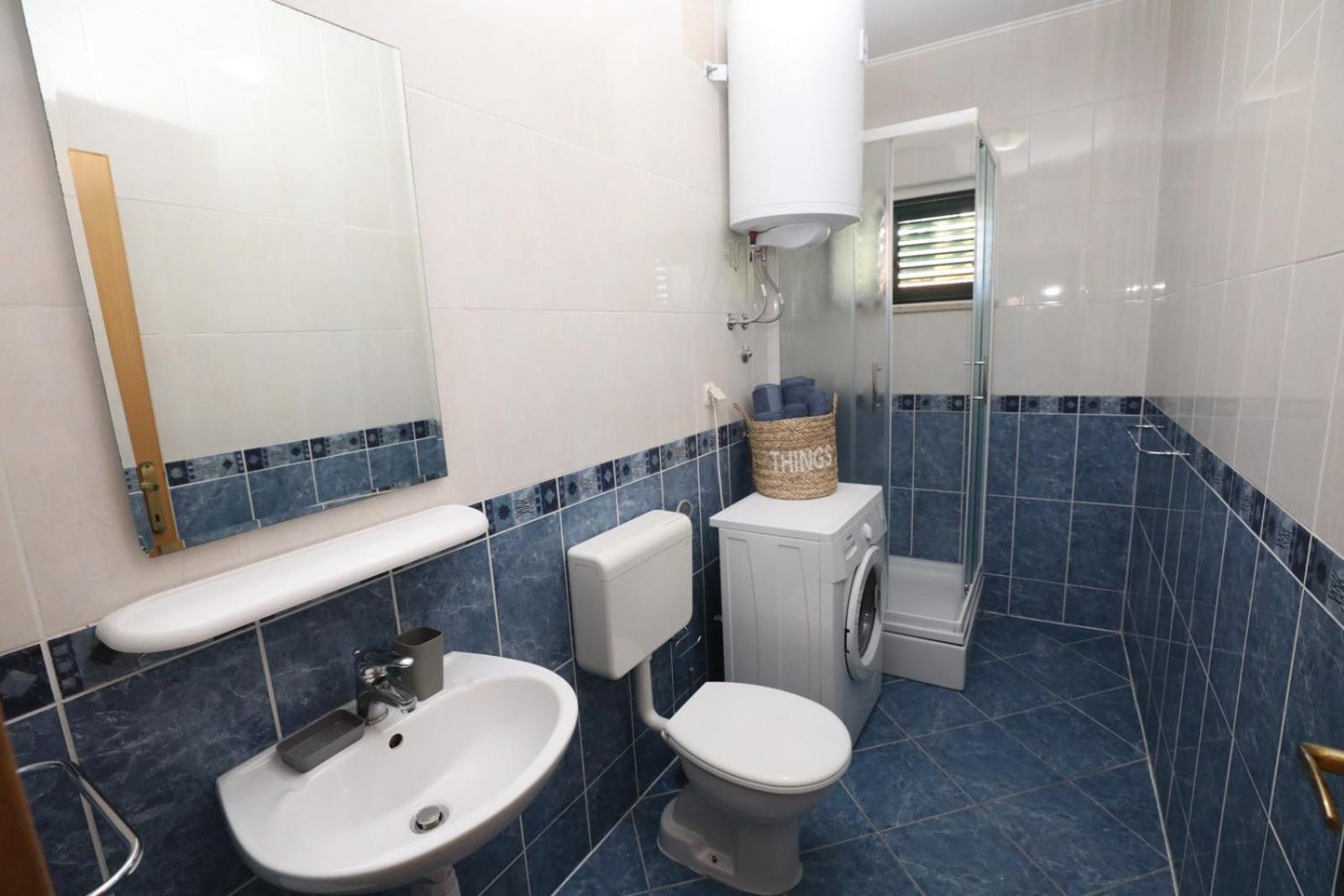 1 Apartment *