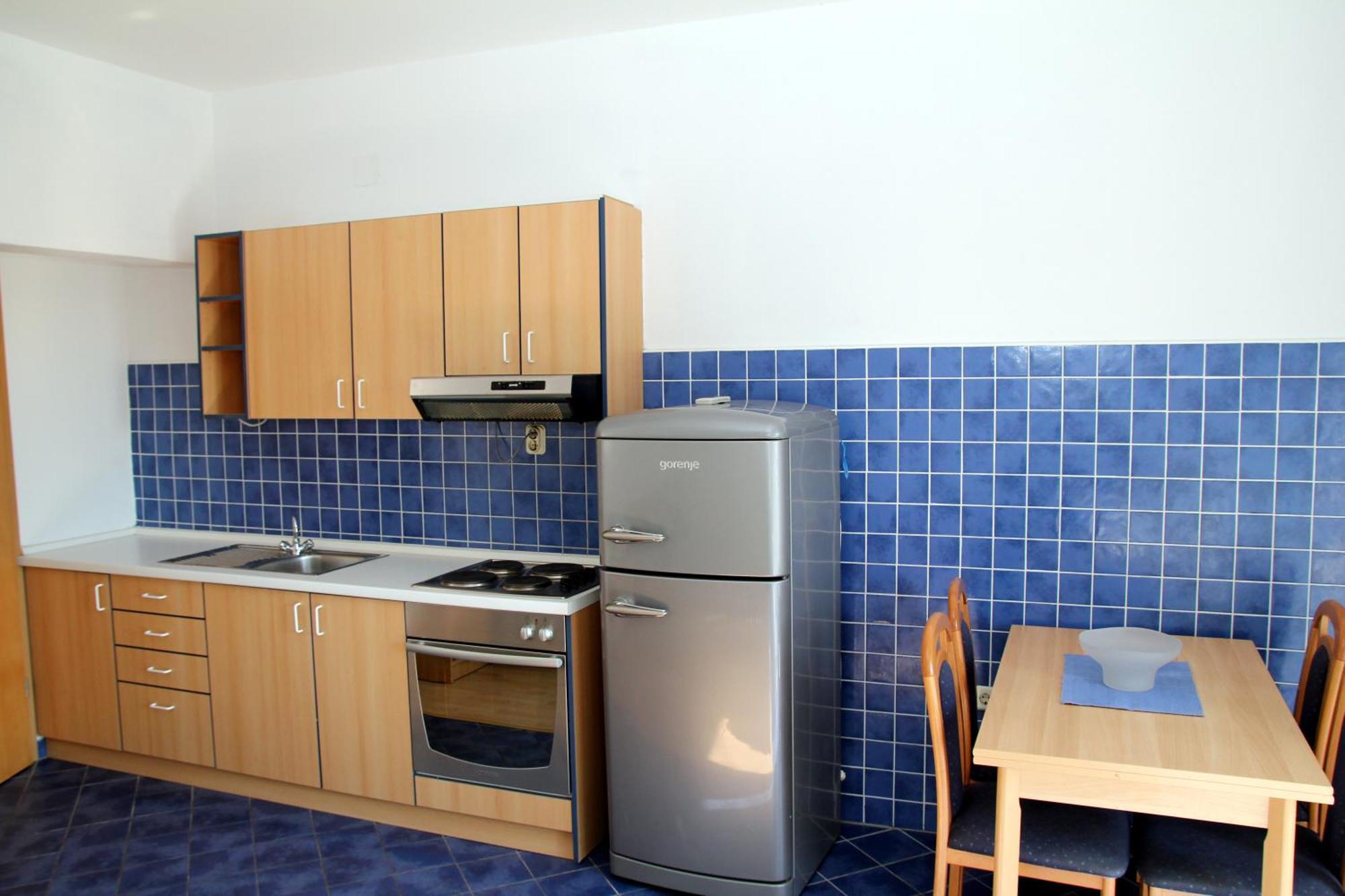1 Apartment *