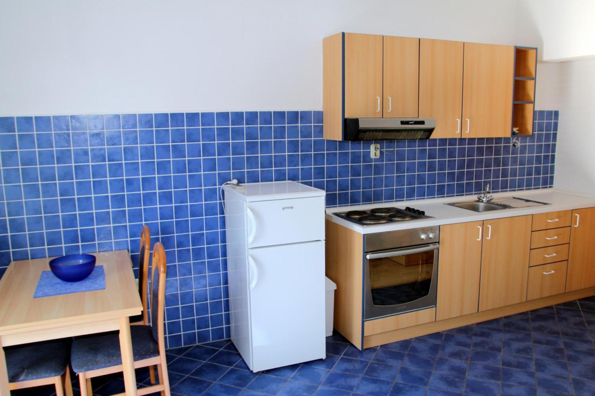 1 * Makarska