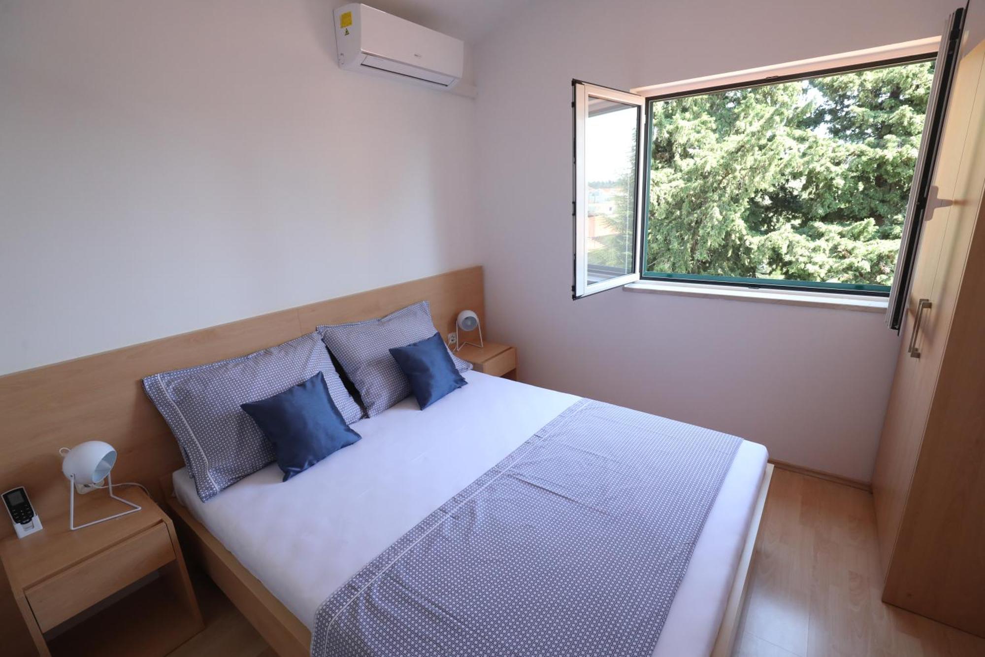 1 * Makarska